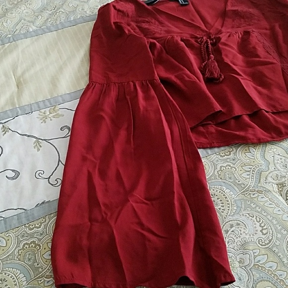 NWT blouse w/ flared sleeves size Medium - Picture 4 of 5